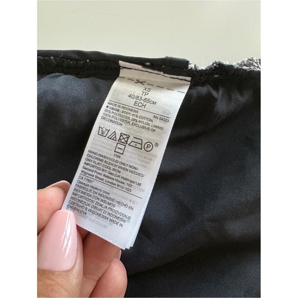 Banana Republic Black & White Lace-Inspired Peplum Tank - Picture 6 of 9